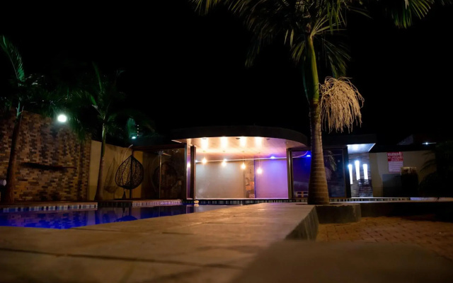 Cheerful and luxurious 4 bedroom villa with a pool.