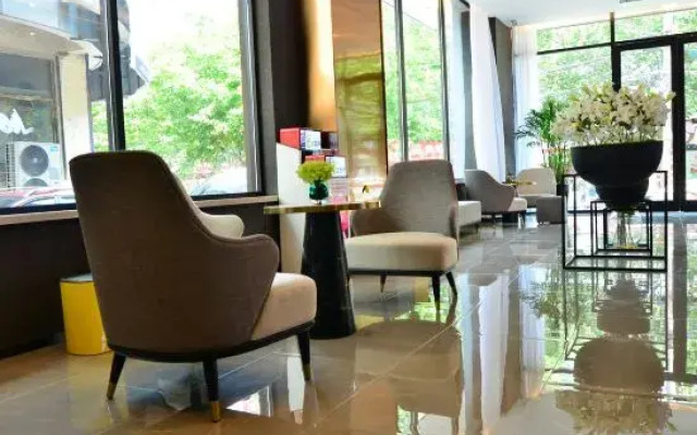 Homeinn Plus Hotel (Donghai Pedestrian Street Railway Station)