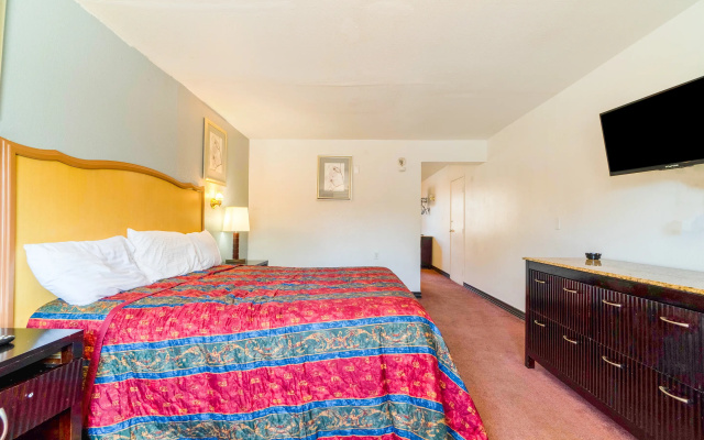 Castle Inn & Suites By OYO Chickasha