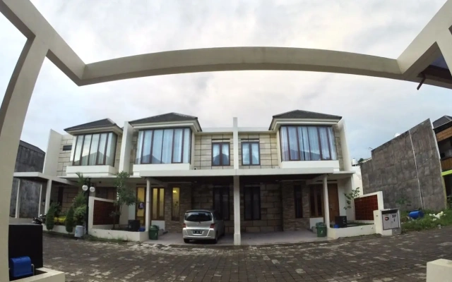 Padma Laguna Guest House