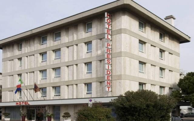 Hotel President вид на фасад