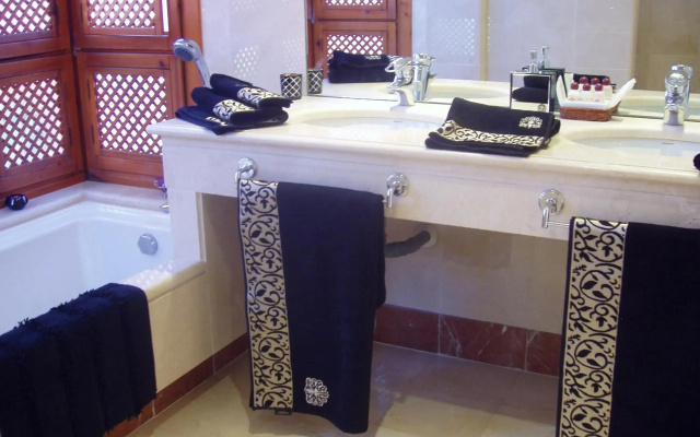 Menara Beach Penthouse Apartment