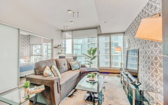 Stylish 2BR Condo Near Stampede Urban Retreat