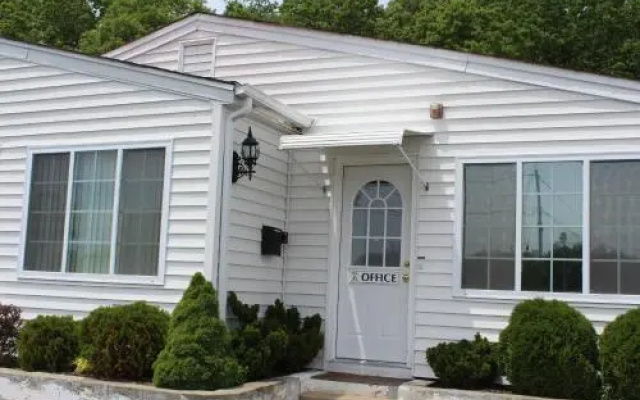 Krystal Penguin Inn