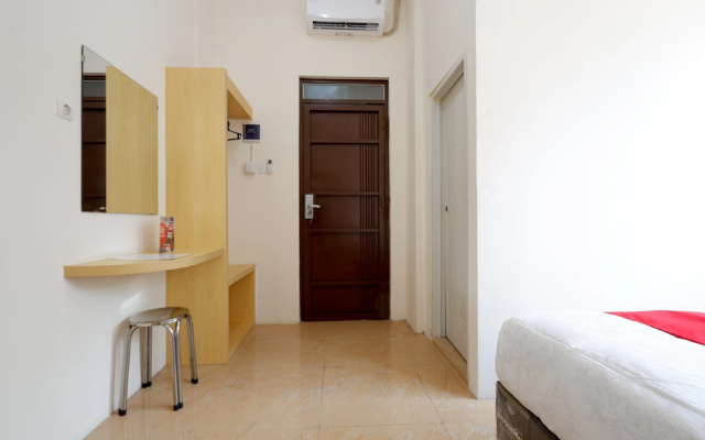 RedDoorz near Akademi Kepolisian Semarang
