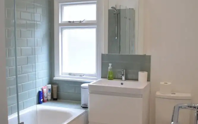 One Bedroom Apartment in Bayswater
