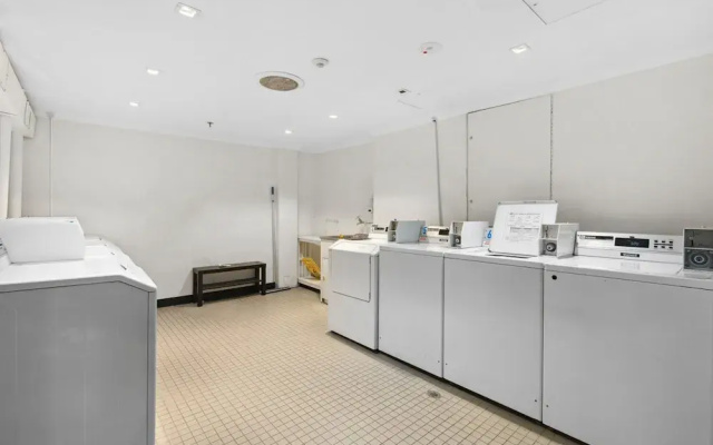 Stylish Studio in the Heart of Newtown With Pool