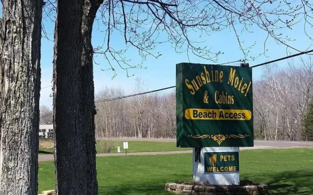 Sunshine Motel and Cabins