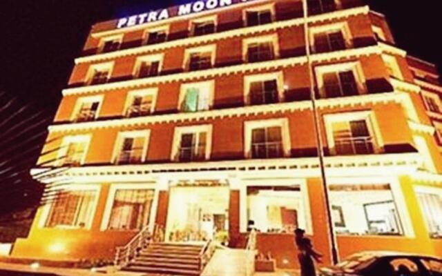 Отель Petra Moon Hotel Иордания, Вади-Муса - отзывы, цены и фото номеров - забронировать отель Petra Moon Hotel онлайн вид на фасад