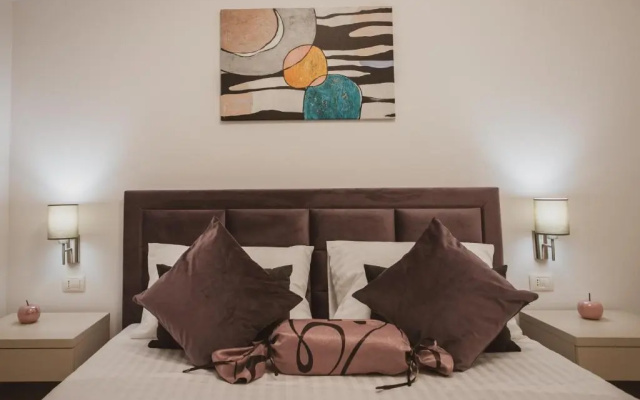 A2 - Luxury apt w Terrace, Gym, Jacuzzi & Sauna