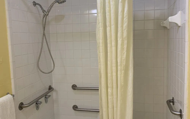 Relax Inn & Suites
