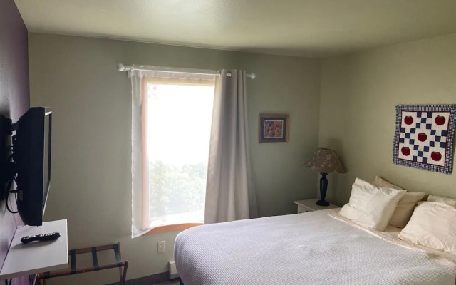 Sea Breeze Court