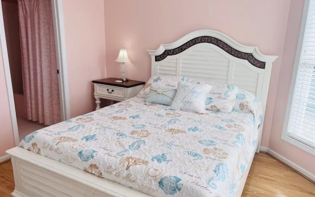 Victoria - 3 Br Home