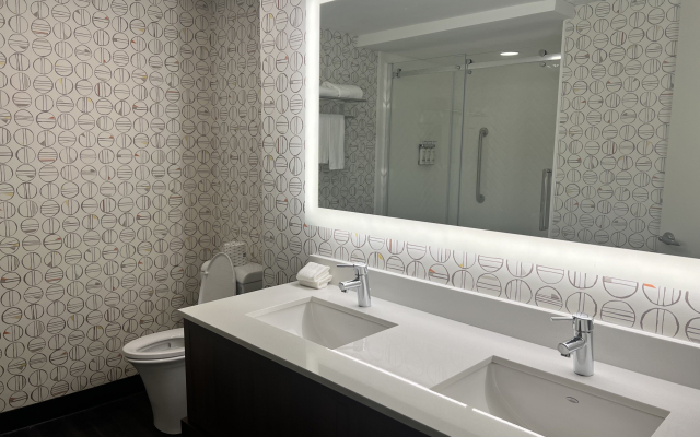 Holiday Inn Toronto Airport East by IHG