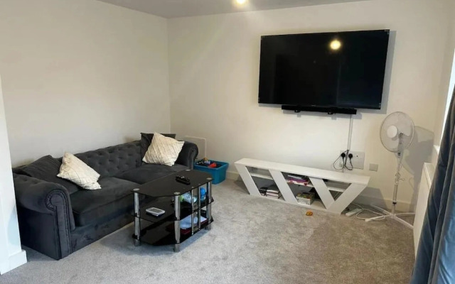 Charming 2-bedroom House Rental in Newport, UK