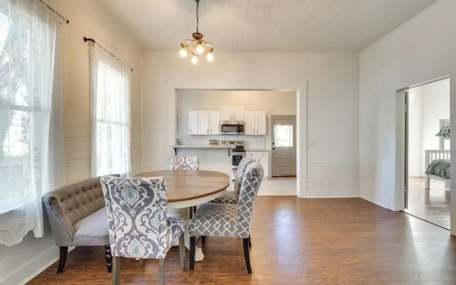 Charming 100-year-old Home < 1 Mi to Downtown