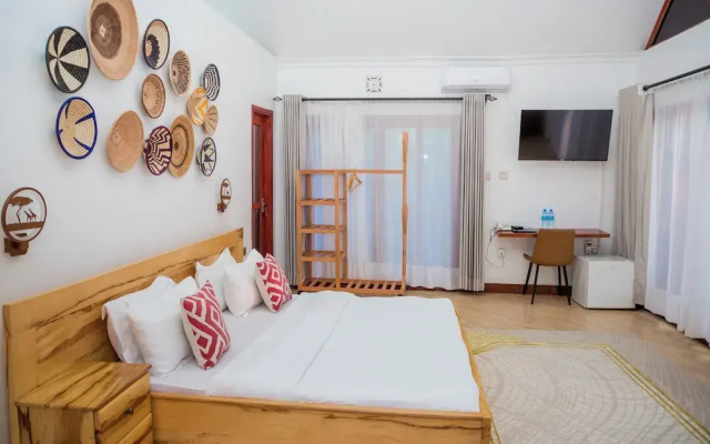 Shose Farmhouse Chalets & Campsite