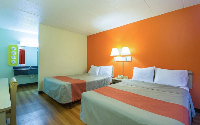 Motel 6 Dubuque