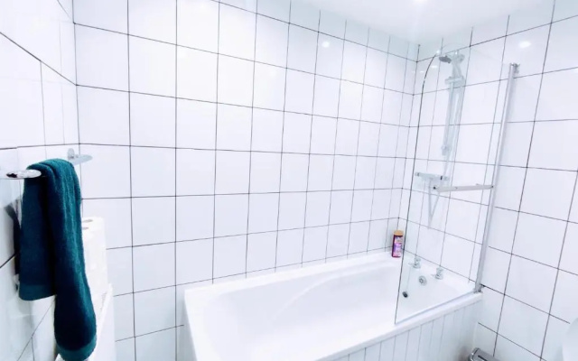 Crystal Suite 2 -free private parking
