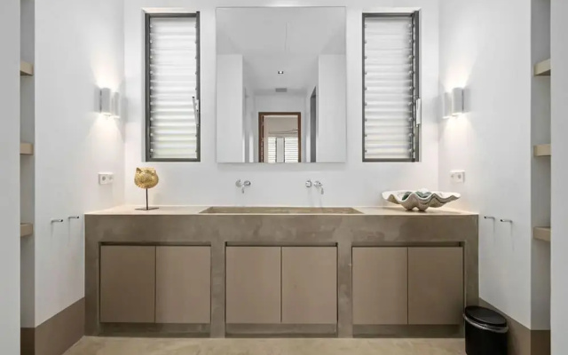 New Designer Villa King Beds Pool Near Beach