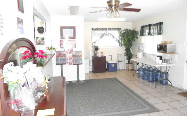 Glen Rose Inn and Suites