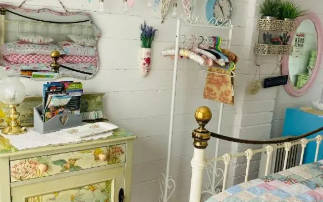 Shabby Shack Near Charlestown & the Eden Project (Adults Only)