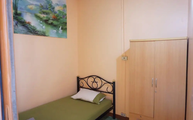 OYO 730 Meedee Hostel