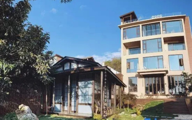 Fuxian Lake Cloud One and Two Homestays