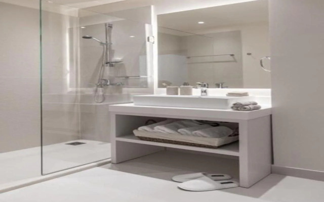Gallery Suites & Residences, Piraeus