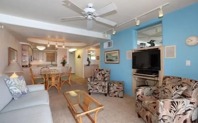 Kihei Beach, #509 2 Bedroom Condo by RedAwning