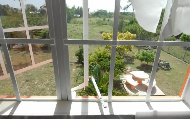 J&G's Tropical Apartments