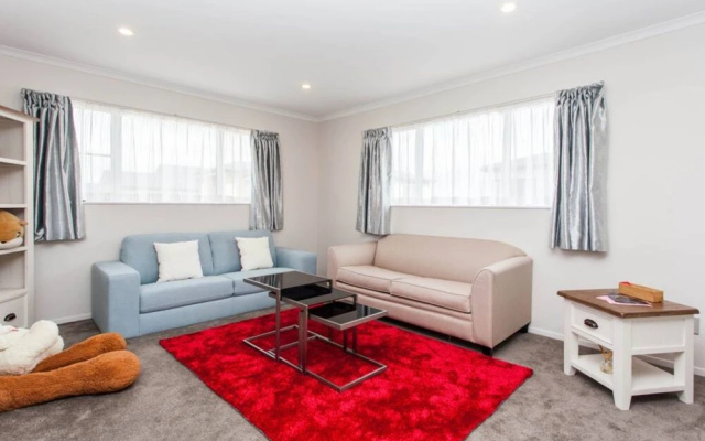 Spacious 3 bedroom in Flat Bush