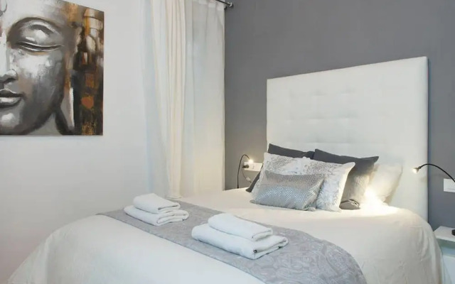 Colour PoP Fira 1 Apt By Myrentalhost