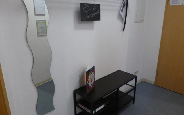 Ferienwohnung Friedrich Schiller, 2 Schlafzimmer, Balkon,kostenloses WiFi, nähe Zentrum,