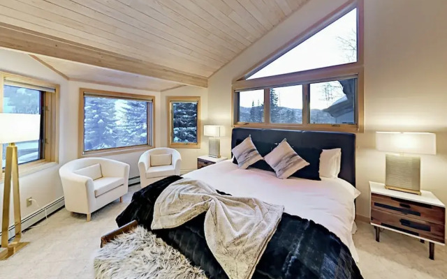 Exclusive Mountain Retreat #B - 4 Br Duplex