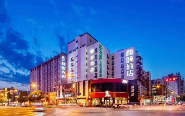 Ease Hotel (Shenyang Middle Street Pedestrian Street)