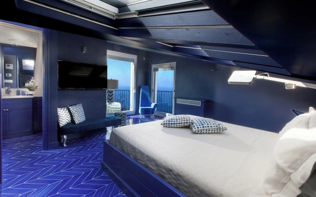 De Vivo Realty - Villa Blue Skyline