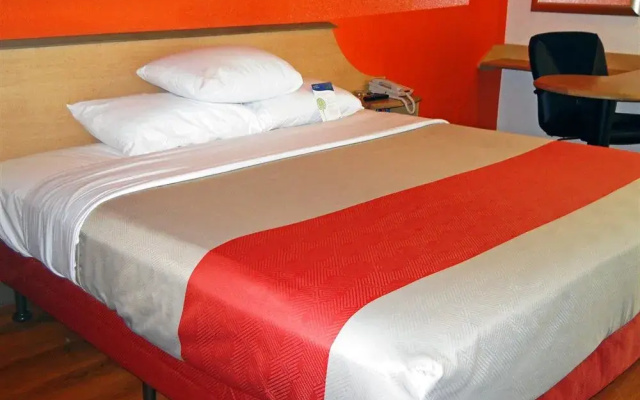 Red Roof Inn York