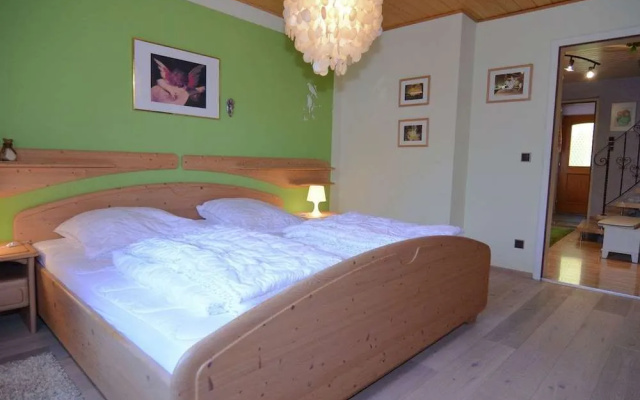 Apartment With Private Terrace in Prunn