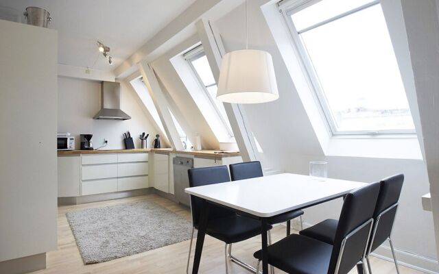 Отель Bright and Modern Apartment With a Rooftop Terrace in the Center of Copenhagen Дания, Копенгаген - отзывы, цены и фото номеров - забронировать отель Bright and Modern Apartment With a Rooftop Terrace in the Center of Copenhagen онлайн комната для гостей