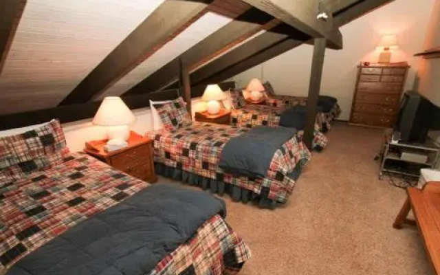 Discovery 4 #160, Loft
