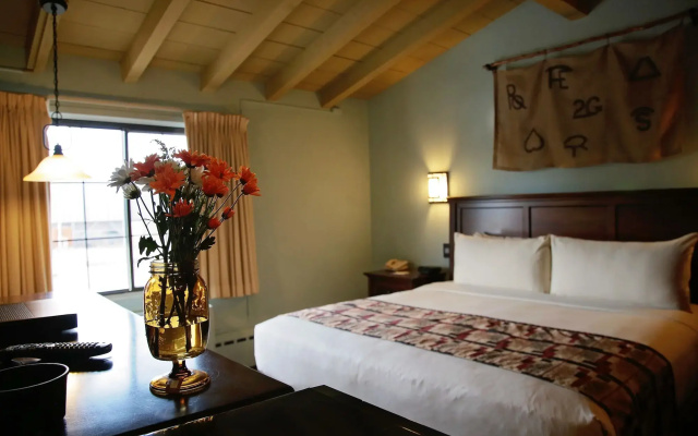 Dude Rancher Lodge