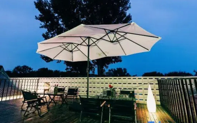 Middle Globe Resort