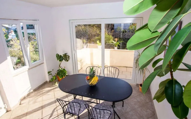 Apartments Tino- Two Bedroom Apartment With Terrace and Sea View