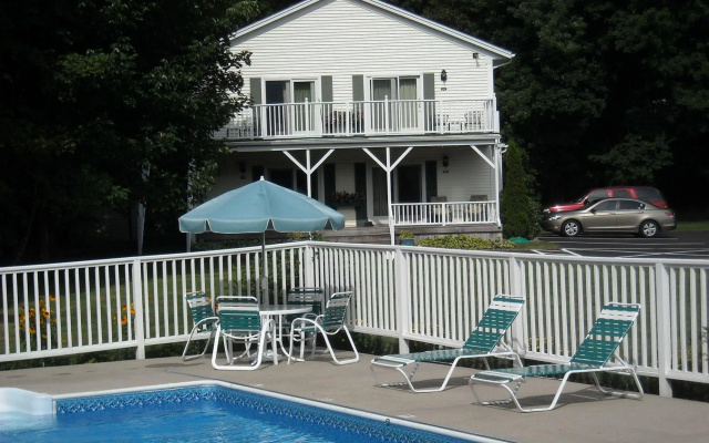 Cromwell Harbor Motel