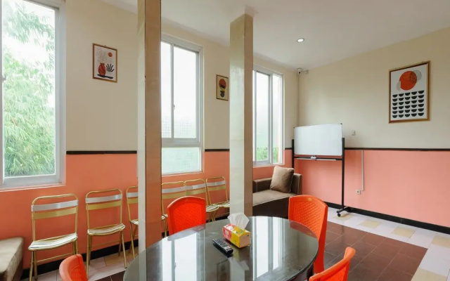 RedDoorz near The Jungle Waterpark Bogor