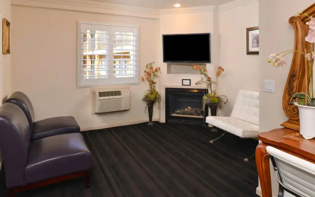 Napa Valley Hotel & Suites