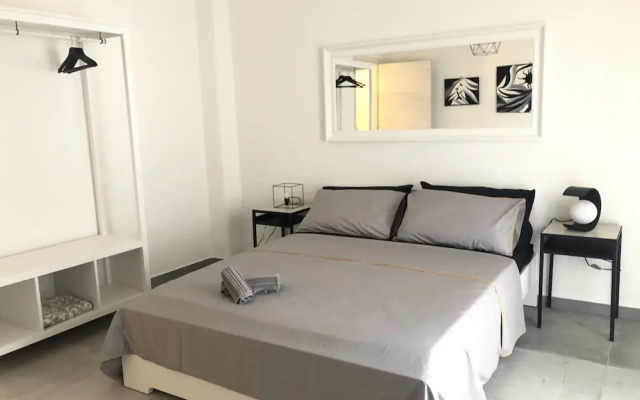 21 Holiday House