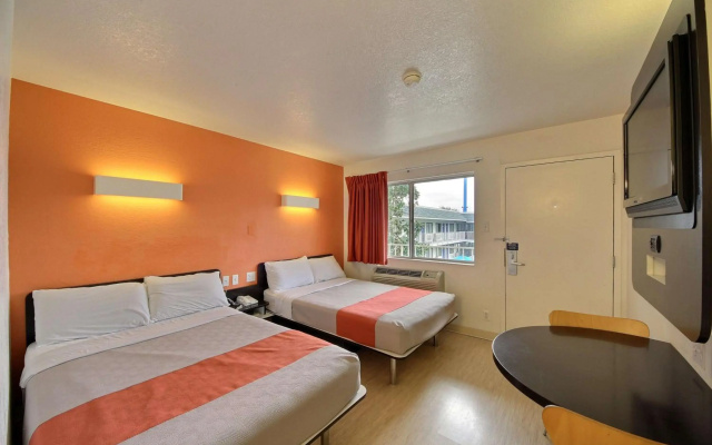Motel 6 San Marcos, TX