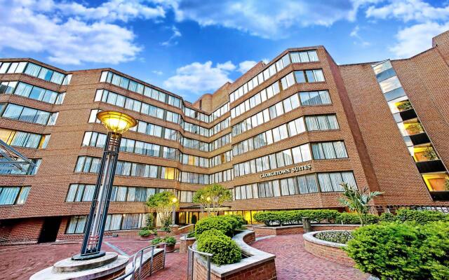 Отель Georgetown Suites вид на фасад